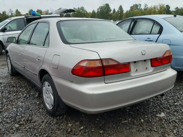 1HGCG1648WA012958 - 1998 HONDA ACCORD SILVER photo 3