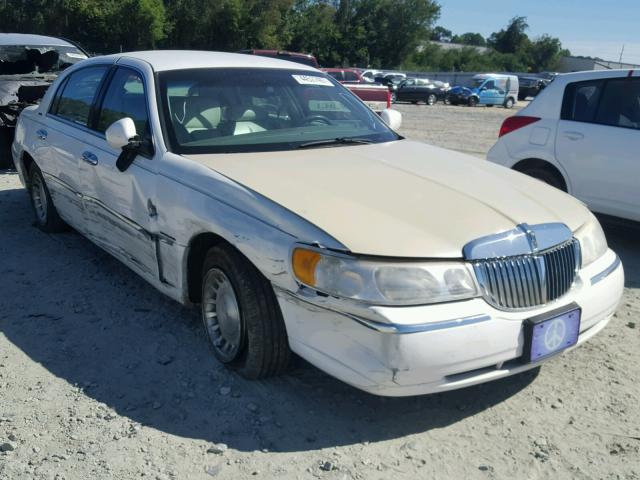 1LNHM81W61Y611030 - 2001 LINCOLN TOWN CAR E WHITE photo 1