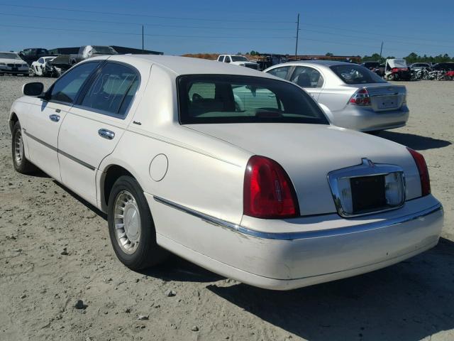 1LNHM81W61Y611030 - 2001 LINCOLN TOWN CAR E WHITE photo 3