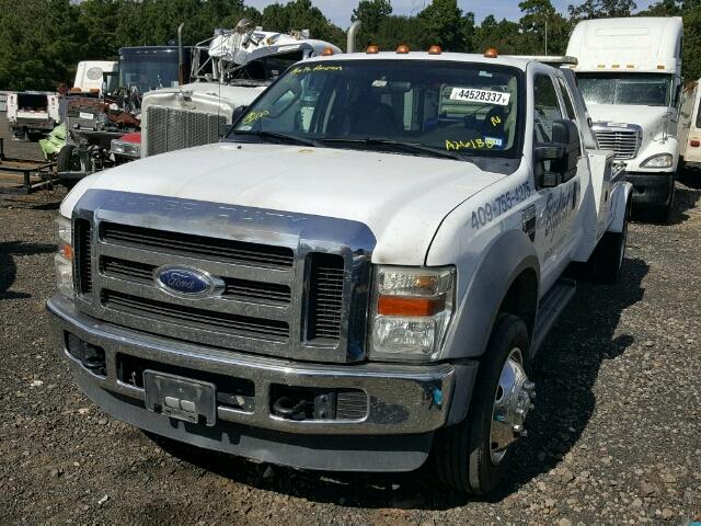 1FDAX5GR5AEA26188 - 2010 FORD F550 SUPER WHITE photo 2