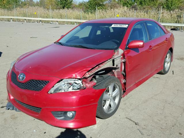 4T1BF3EK4BU726342 - 2011 TOYOTA CAMRY BASE RED photo 2