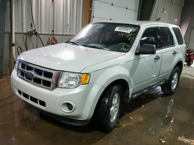 1FMCU02789KA93553 - 2009 FORD ESCAPE XLS SILVER photo 2