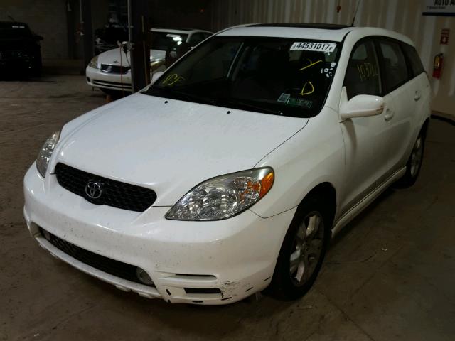 2T1KR32E73C063017 - 2003 TOYOTA MATRIX WHITE photo 2