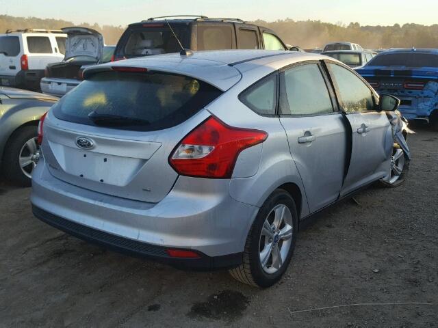 1FAHP3K28CL173692 - 2012 FORD FOCUS SE SILVER photo 4