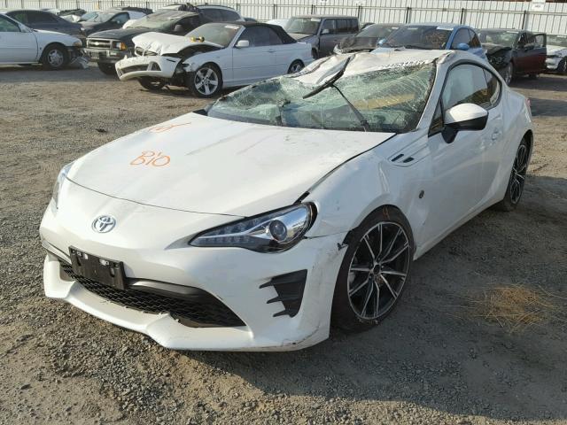 JF1ZNAA14H8704405 - 2017 TOYOTA 86 BASE WHITE photo 2