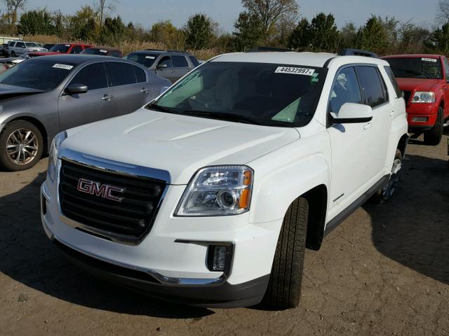 2GKFLTEK6H6317558 - 2017 GMC TERRAIN SL WHITE photo 2