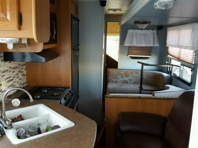 4YDT32B27C7200381 - 2012 KEYSTONE HORNET WHITE photo 5