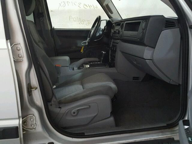 1J8HG48K37C562956 - 2007 JEEP COMMANDER SILVER photo 5