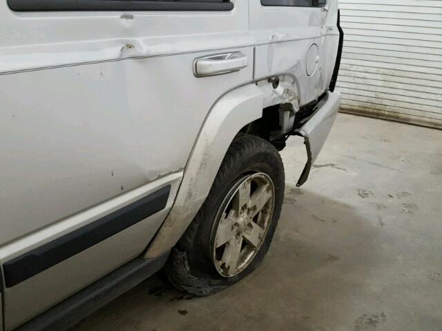 1J8HG48K37C562956 - 2007 JEEP COMMANDER SILVER photo 9