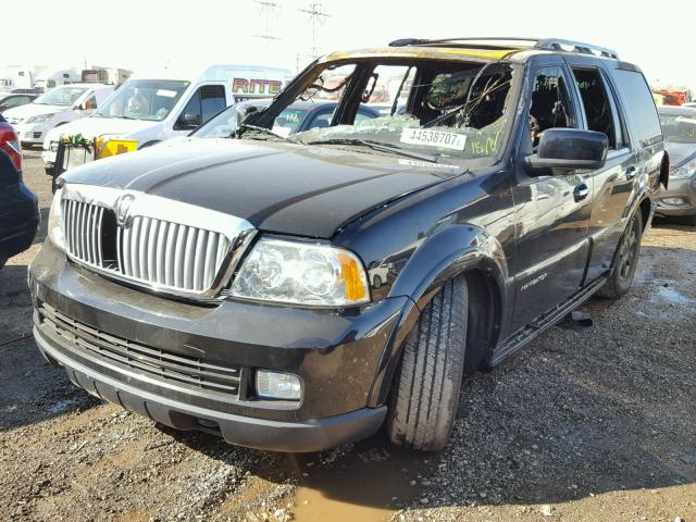 5LMFU28575LJ03439 - 2005 LINCOLN NAVIGATOR Czarny zdjęcie 2
