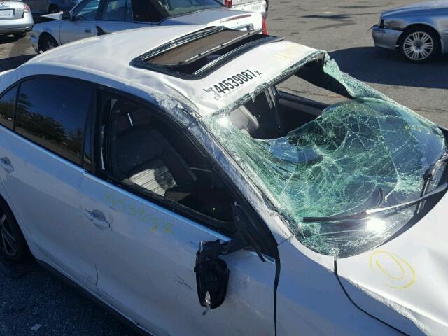 3VW4A7AJXCM016638 - 2012 VOLKSWAGEN JETTA GLI WHITE photo 9