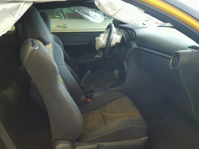 JTKJF5C7XC3025086 - 2012 TOYOTA SCION TC 黄色 照片 5