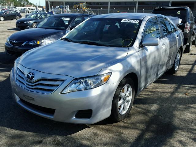 4T1BF3EKXBU666616 - 2011 TOYOTA CAMRY BASE SILVER photo 2