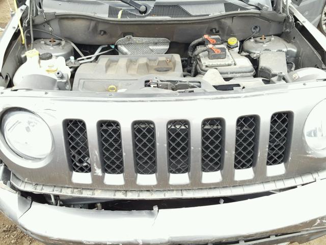 1C4NJRFB4CD574176 - 2012 JEEP PATRIOT GRAY photo 7