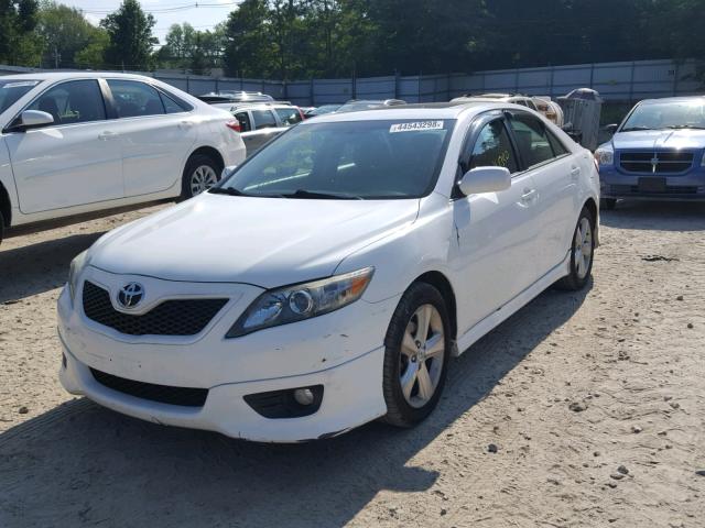 4T1BF3EK0BU755028 - 2011 TOYOTA CAMRY BASE WHITE photo 2