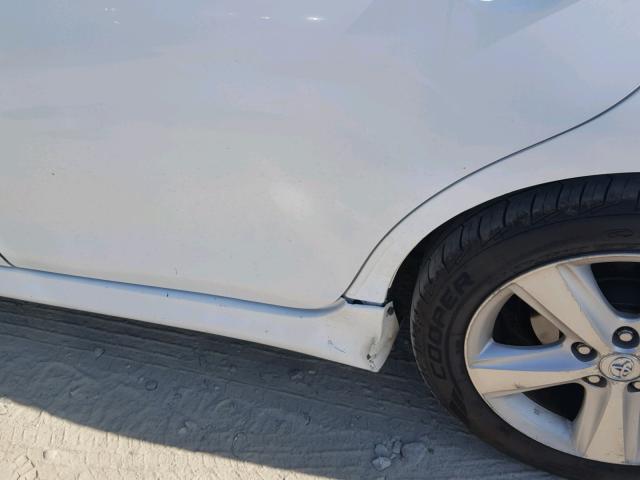 4T1BF3EK0BU755028 - 2011 TOYOTA CAMRY BASE WHITE photo 9