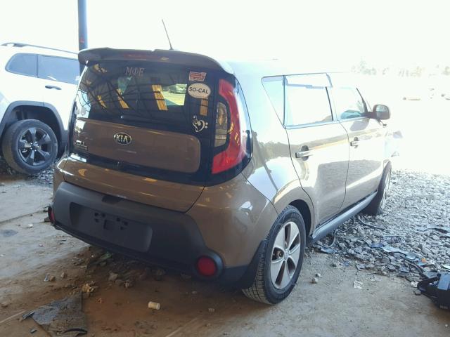 KNDJN2A22F7179157 - 2015 KIA SOUL BROWN photo 4