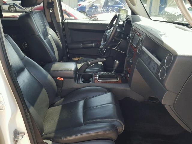 1J4RH5GTXAC158904 - 2010 JEEP COMMANDER WHITE photo 5