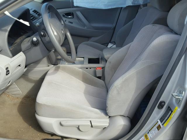 4T4BF3EK7AR028375 - 2010 TOYOTA CAMRY SILVER photo 5