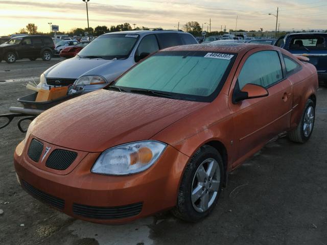 1G2AL15F477301939 - 2007 PONTIAC G5 ORANGE photo 2