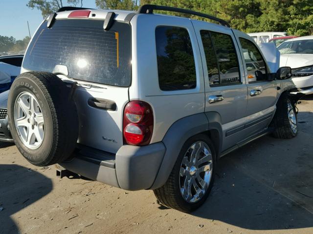 1J4GL48K15W514540 - 2005 JEEP LIBERTY SP GRAY photo 4