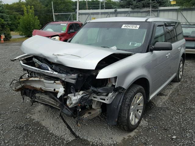 2FMGK5BCXABA85597 - 2010 FORD FLEX SE SILVER photo 2