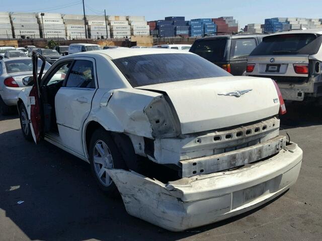 2C3JA53G35H543597 - 2005 CHRYSLER 300 TOURIN WHITE photo 3