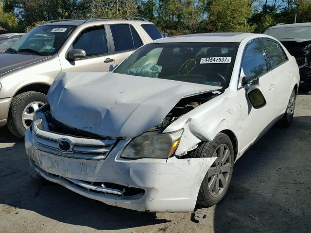 4T1BK36B95U051666 - 2005 TOYOTA AVALON XL WHITE photo 2