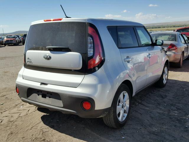 KNDJN2A20H7492811 - 2017 KIA SOUL SILVER photo 4