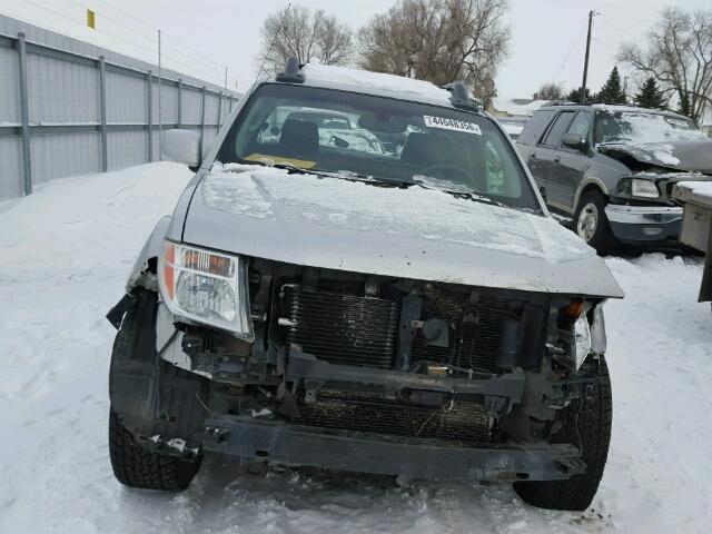 1N6AD07WX5C408396 - 2005 NISSAN FRONTIER C SILVER photo 10