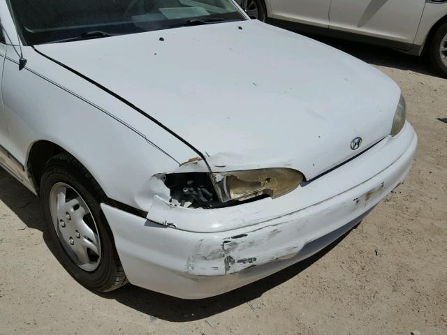 KMHVF14N5TU284458 - 1996 HYUNDAI ACCENT BAS WHITE photo 9