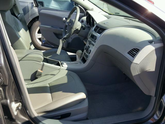 1G1ZC5E16BF243284 - 2011 CHEVROLET MALIBU 1LT ნაცრისფერი ფოტო 5