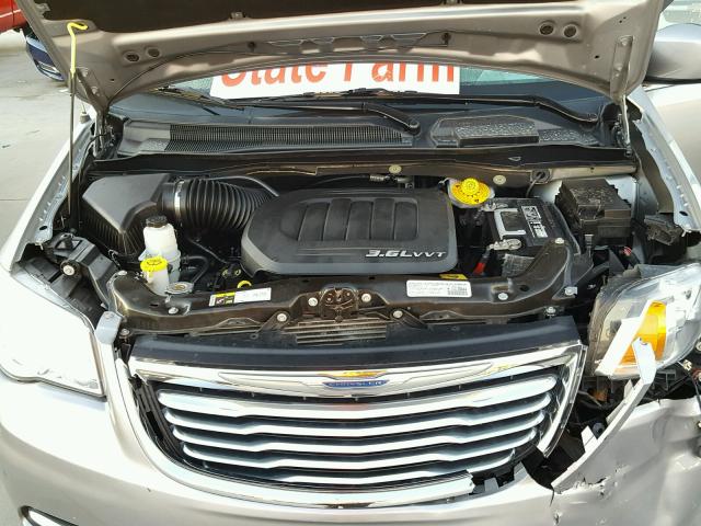 2C4RC1BG9ER436826 - 2014 CHRYSLER TOWN & COU SILVER photo 7