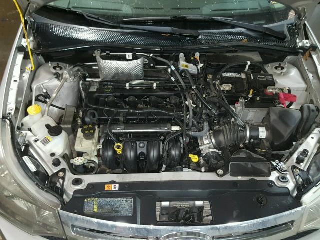 1FAHP3FN7AW238189 - 2010 FORD FOCUS SE SILVER photo 7