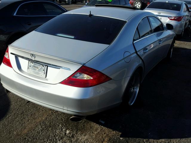 WDDDJ75X86A020051 - 2006 MERCEDES-BENZ CLS GRAY photo 4