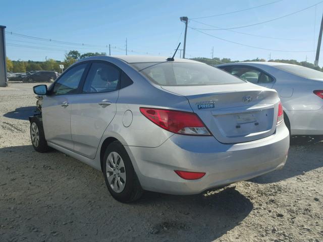 KMHCT4AE2GU158232 - 2016 HYUNDAI ACCENT SILVER photo 3