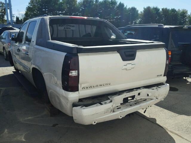 3GNFK12398G249817 - 2008 CHEVROLET AVALANCHE WHITE photo 3