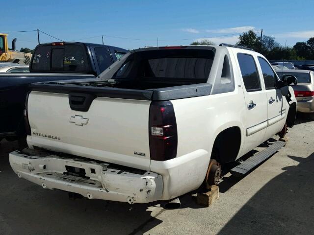 3GNFK12398G249817 - 2008 CHEVROLET AVALANCHE WHITE photo 4