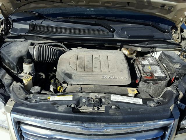 2C4RC1CG9CR152267 - 2012 CHRYSLER TOWN & COU GOLD photo 7