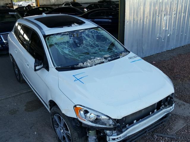 YV4902RK0F2748622 - 2015 VOLVO XC60 T6 WHITE photo 9