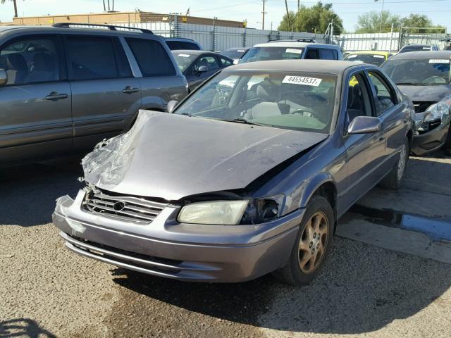 JT2BF28K5X0205972 - 1999 TOYOTA CAMRY LE ვერცხლისფერი ფოტო 2