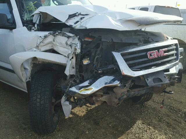 1GTGK13U15F931074 - 2005 GMC SIERRA K15 WHITE photo 9