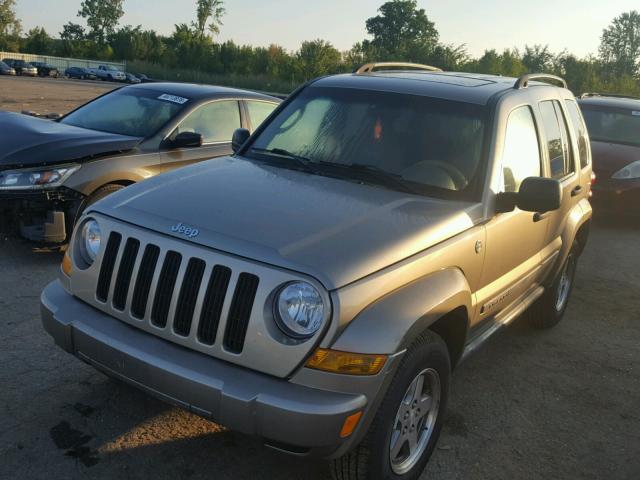 1J4GL38K45W641776 - 2005 JEEP LIBERTY RE TAN photo 2