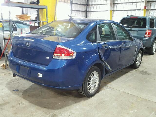 1FAHP35N08W289612 - 2008 FORD FOCUS SE BLUE photo 4