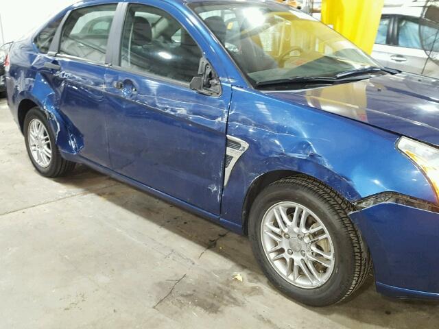 1FAHP35N08W289612 - 2008 FORD FOCUS SE BLUE photo 9