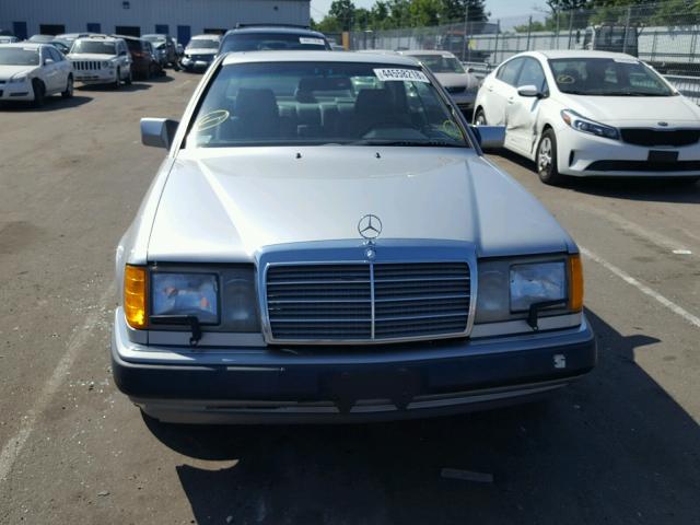 WDBEA51E4NB582933 - 1992 MERCEDES-BENZ 300 CE SILVER photo 9