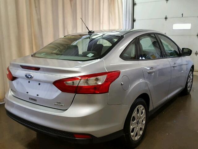 1FAHP3F2XCL422617 - 2012 FORD FOCUS SILVER photo 4