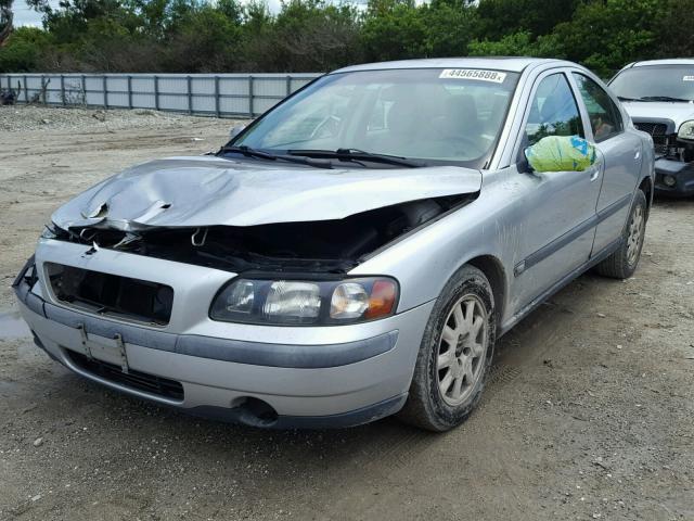 YV1RS61R412018700 - 2001 VOLVO S60 SILVER photo 2
