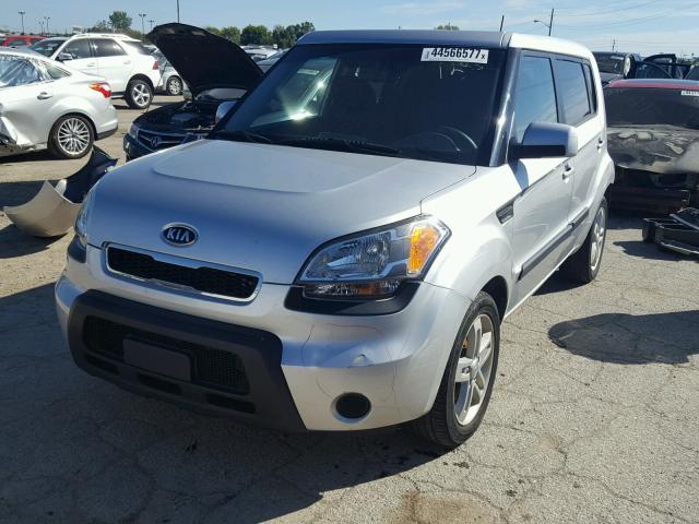 KNDJT2A27B7723216 - 2011 KIA SOUL + SILVER photo 2