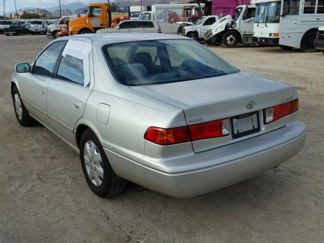 JT2BG22KX10570001 - 2001 TOYOTA CAMRY SILVER photo 3